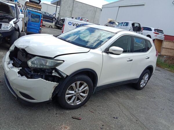 P5182 - Nissan X trail 2014 White Wrecking - Image 10