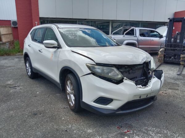 P5182 - Nissan X trail 2014 White Wrecking - Image 16