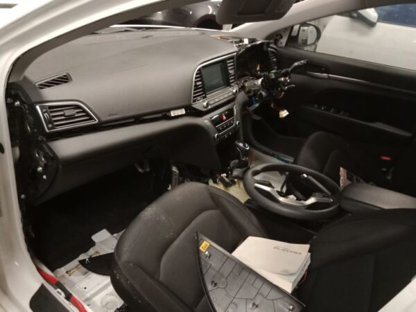 P5184 - Hyundai Elantra 2016 White Wrecking - Image 3