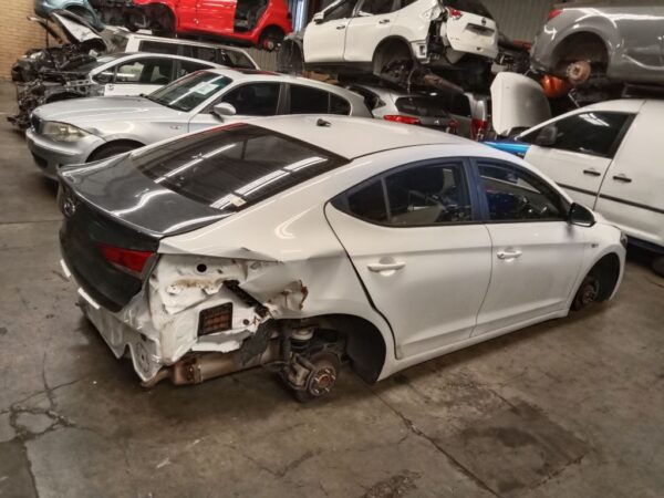 P5184 - Hyundai Elantra 2016 White Wrecking - Image 9