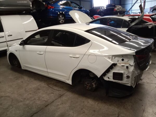 P5184 - Hyundai Elantra 2016 White Wrecking - Image 11