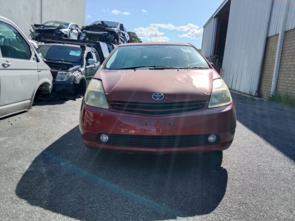 P5186 - Toyota Prius Hybrid 2004 Red Wrecking