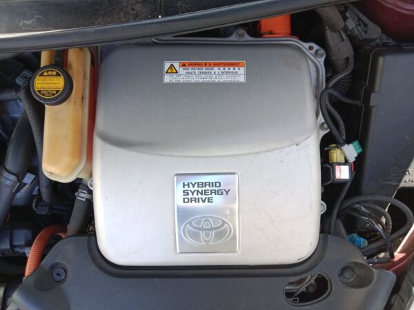 P5186 - Toyota Prius Hybrid 2004 Red Wrecking - Image 2