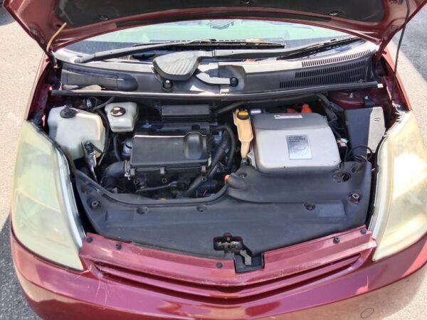 P5186 - Toyota Prius Hybrid 2004 Red Wrecking - Image 3