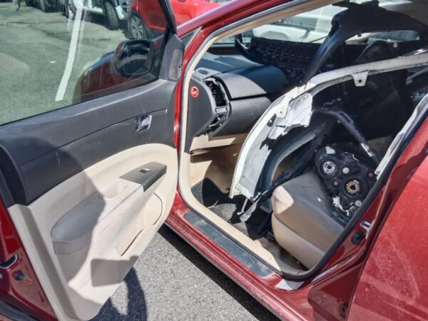 P5186 - Toyota Prius Hybrid 2004 Red Wrecking - Image 8