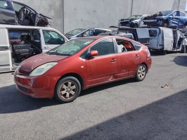 P5186 - Toyota Prius Hybrid 2004 Red Wrecking - Image 16