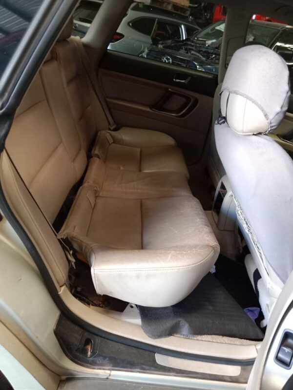 P5187 - Subaru outback 2004 Gold Wrecking - Image 7