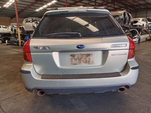 P5187 - Subaru outback 2004 Gold Wrecking - Image 10