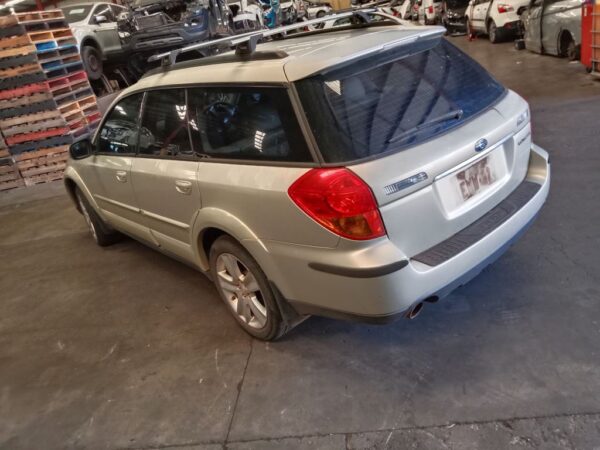 P5187 - Subaru outback 2004 Gold Wrecking - Image 11