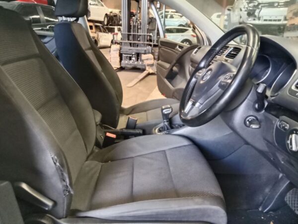 P5188 - Volkswagen golf TSI 2010 Grey Wrecking - Image 5