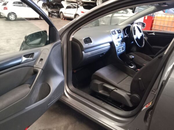 P5188 - Volkswagen golf TSI 2010 Grey Wrecking - Image 7