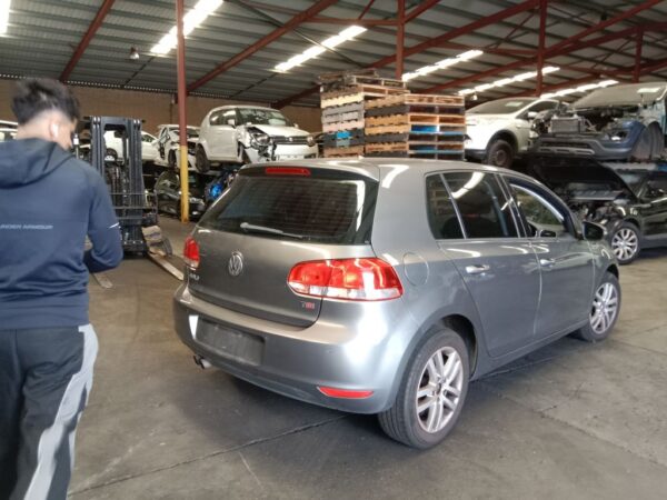 P5188 - Volkswagen golf TSI 2010 Grey Wrecking - Image 11