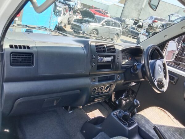P5189 - Suzuki APV 2009 White Wrecking - Image 3