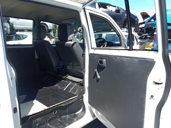 P5189 - Suzuki APV 2009 White Wrecking - Image 7