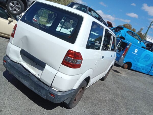 P5189 - Suzuki APV 2009 White Wrecking - Image 10