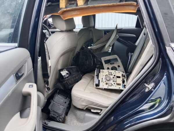 P5194 - Audi Q5 2009 Blue Wrecking - Image 7