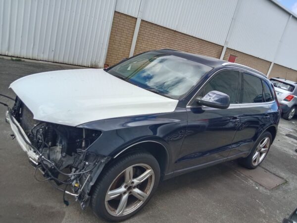 P5194 - Audi Q5 2009 Blue Wrecking - Image 10