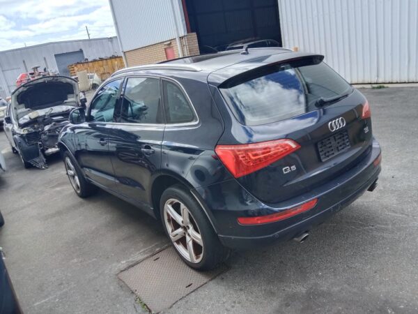 P5194 - Audi Q5 2009 Blue Wrecking - Image 11