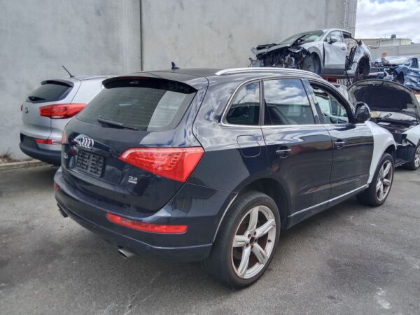 P5194 - Audi Q5 2009 Blue Wrecking - Image 14
