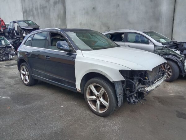 P5194 - Audi Q5 2009 Blue Wrecking - Image 16
