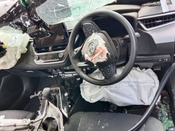 P5196 - Toyota corolla sedan 2025 White Wrecking - Image 3
