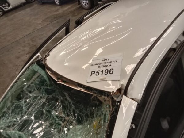 P5196 - Toyota corolla sedan 2025 White Wrecking - Image 9