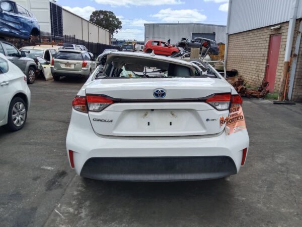 P5196 - Toyota corolla sedan 2025 White Wrecking - Image 12