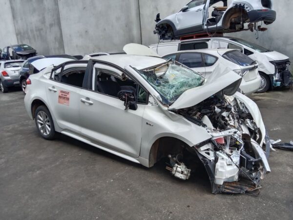 P5196 - Toyota corolla sedan 2025 White Wrecking - Image 16