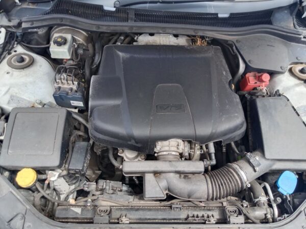 P5198 - Holden Commodore evoke 2014 White Wrecking - Image 2