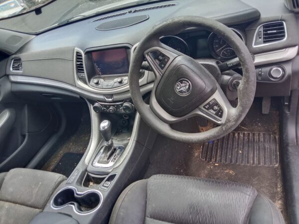 P5198 - Holden Commodore evoke 2014 White Wrecking - Image 4