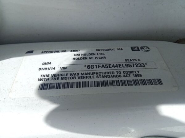 P5198 - Holden Commodore evoke 2014 White Wrecking - Image 9