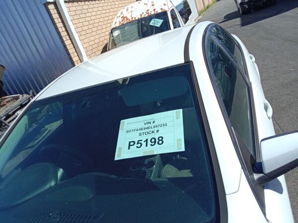 P5198 - Holden Commodore evoke 2014 White Wrecking - Image 10