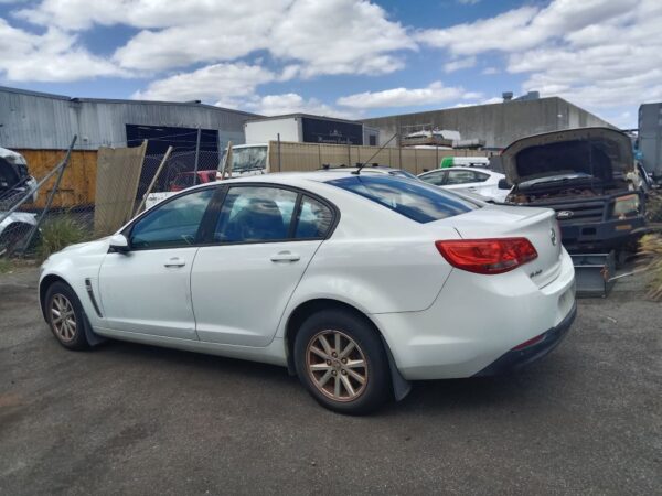 P5198 - Holden Commodore evoke 2014 White Wrecking - Image 14