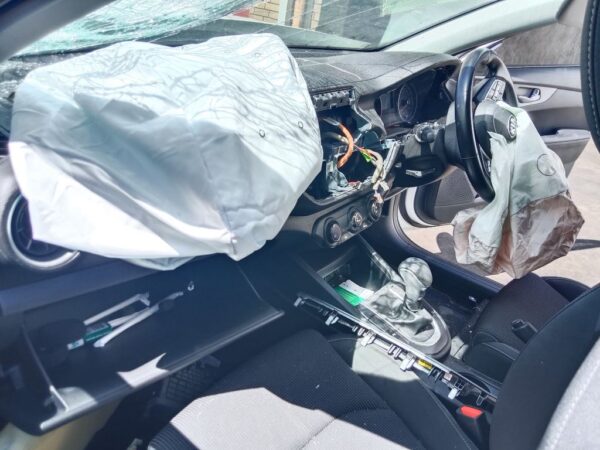 P5199 - Kia Cerato 2021 White Wrecking - Image 5
