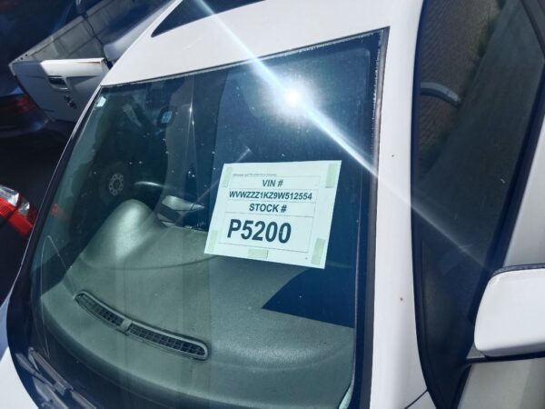 P5200 - Volkswagen golf TSI 2009 White Wrecking - Image 2