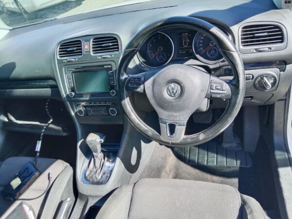P5200 - Volkswagen golf TSI 2009 White Wrecking - Image 3