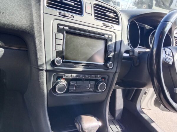 P5200 - Volkswagen golf TSI 2009 White Wrecking - Image 6