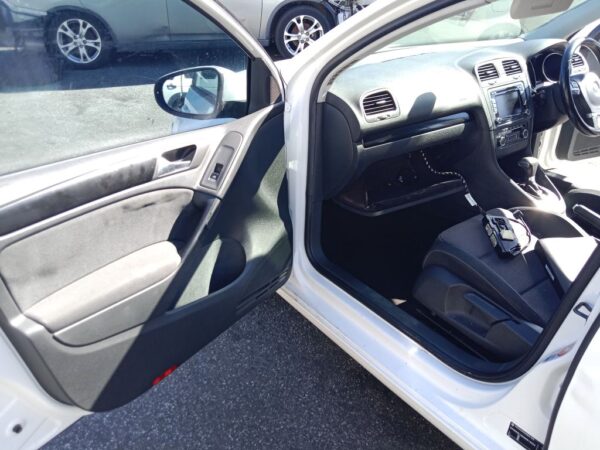 P5200 - Volkswagen golf TSI 2009 White Wrecking - Image 7