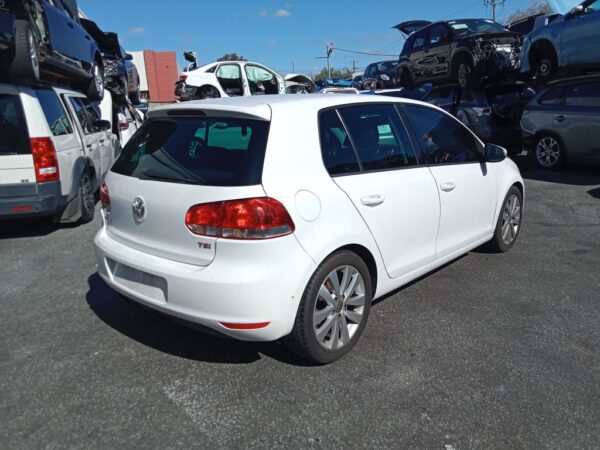 P5200 - Volkswagen golf TSI 2009 White Wrecking - Image 12