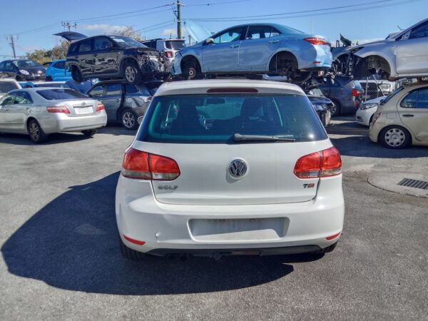 P5200 - Volkswagen golf TSI 2009 White Wrecking - Image 13