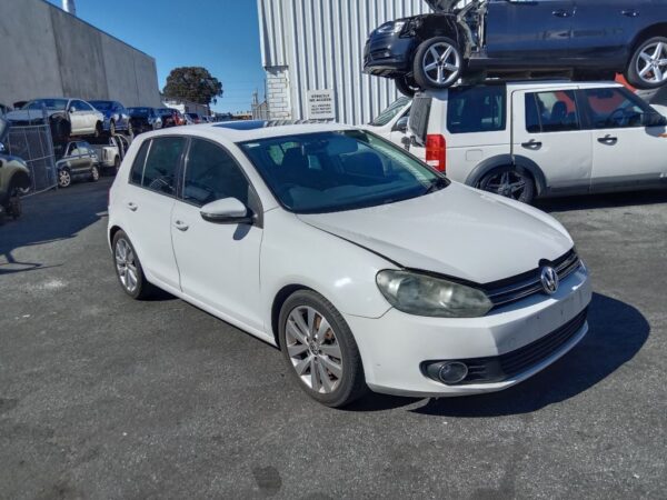 P5200 - Volkswagen golf TSI 2009 White Wrecking - Image 16