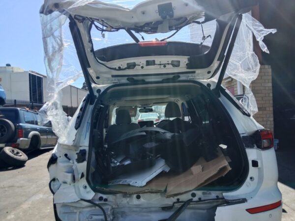 P5201 - Mitsubishi outlander 2022 White Wrecking - Image 3