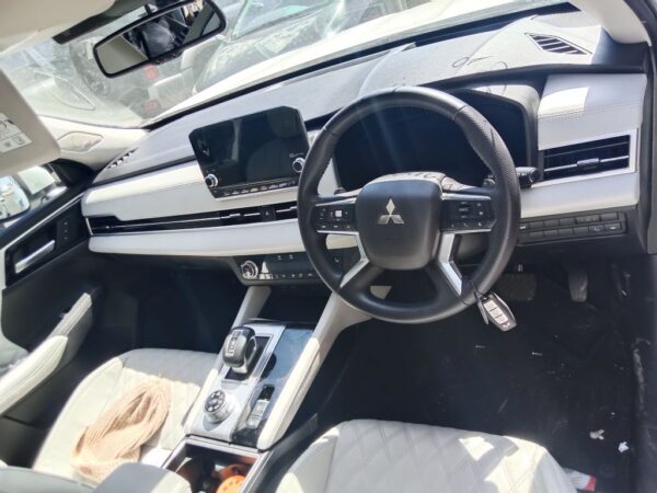 P5201 - Mitsubishi outlander 2022 White Wrecking - Image 6