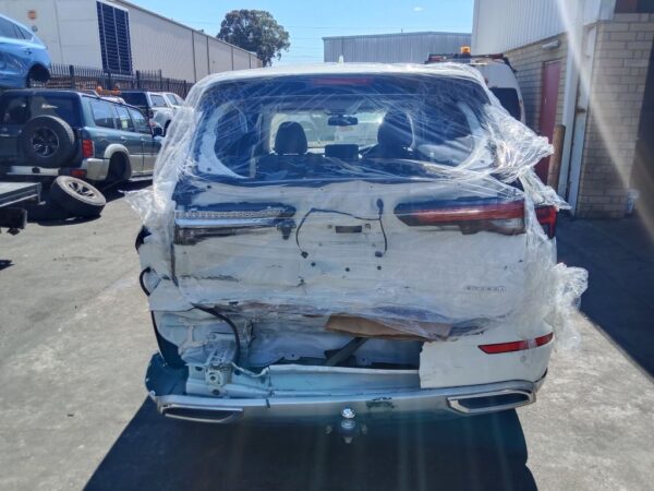 P5201 - Mitsubishi outlander 2022 White Wrecking - Image 14