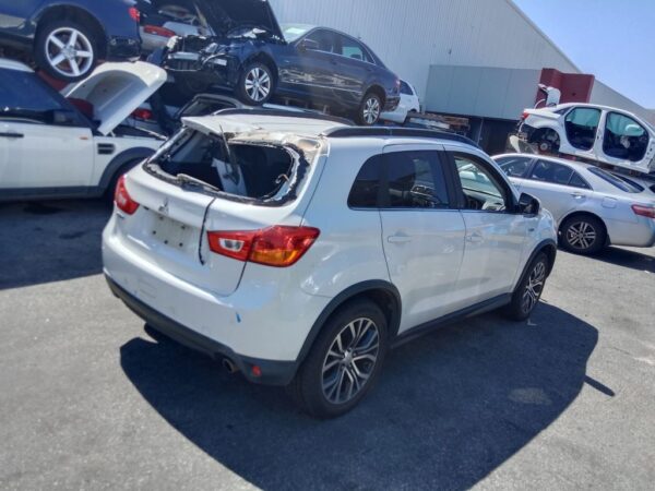 P5202 - Mitsubishi ASX 2017 White Wrecking - Image 10