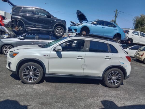 P5202 - Mitsubishi ASX 2017 White Wrecking - Image 15