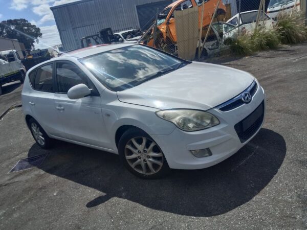 P5203 - Hyundai i30 2008 White Wrecking