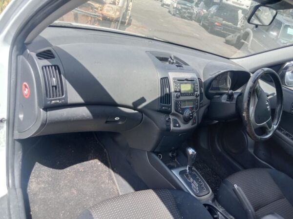 P5203 - Hyundai i30 2008 White Wrecking - Image 7