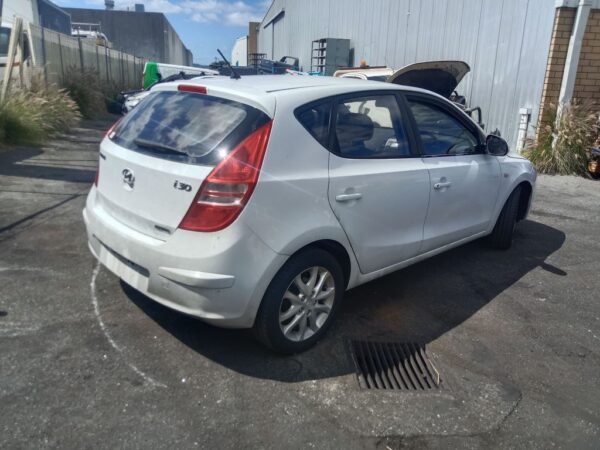 P5203 - Hyundai i30 2008 White Wrecking - Image 13