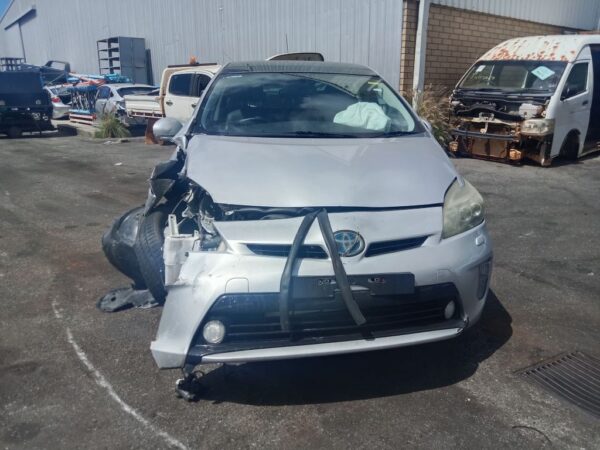 P5204 - Toyota Prius Hybrid 2013 Silver Wrecking